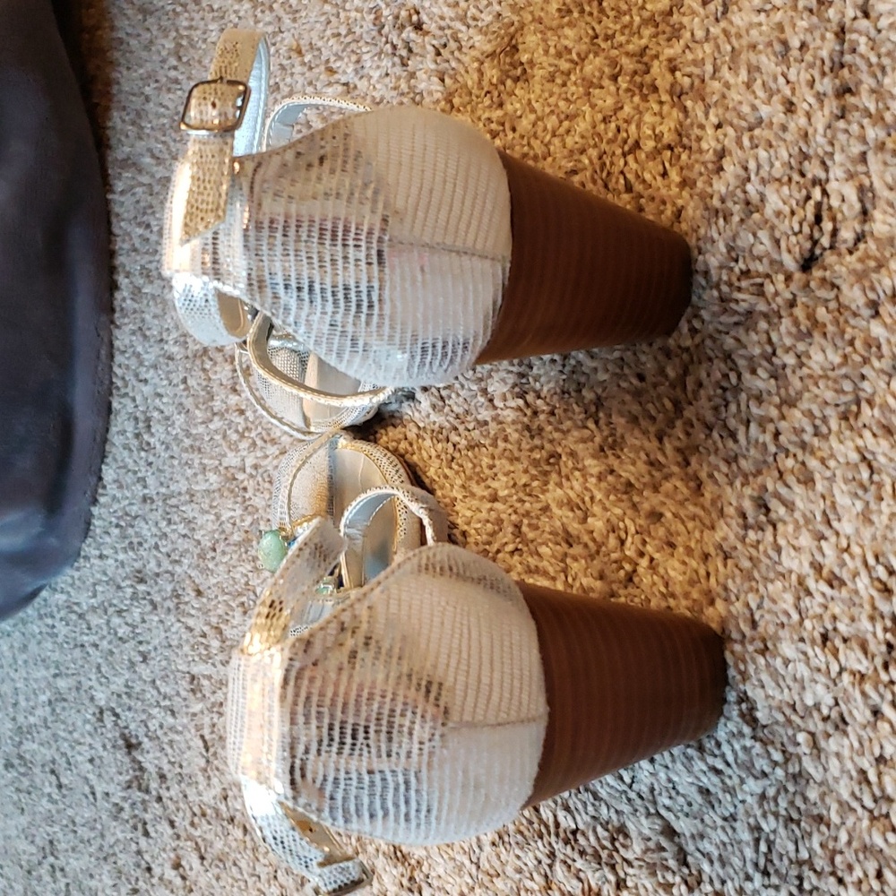 Silver jeweled low wedge whbm sandals sz 10 'Nezhra' - Picture 5 of 9
